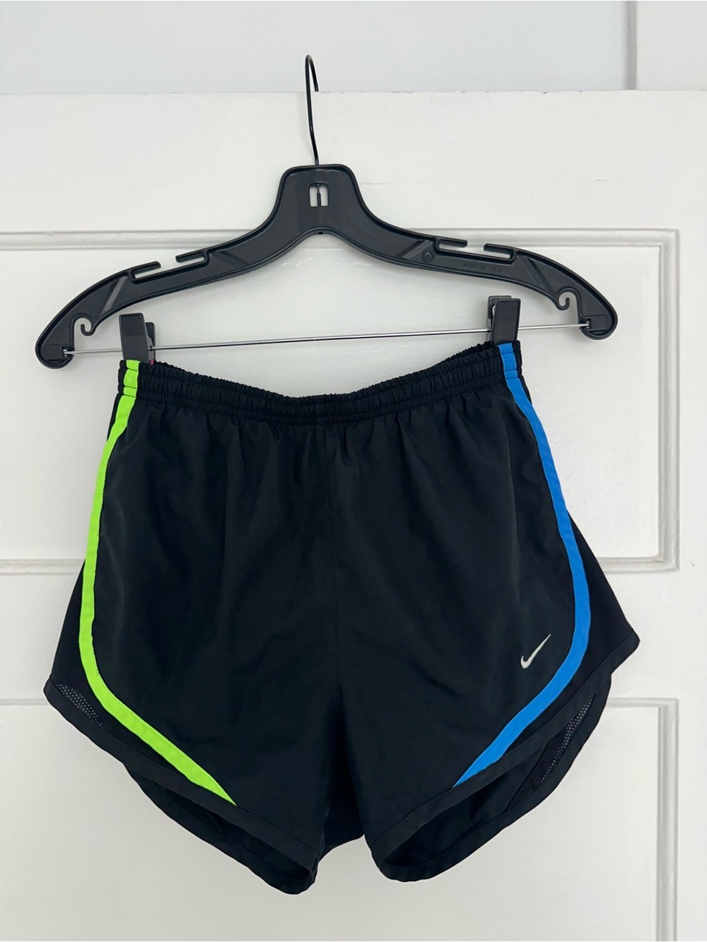 Nike Women’s tempo mid-rise running shorts with multi-colored trim XS